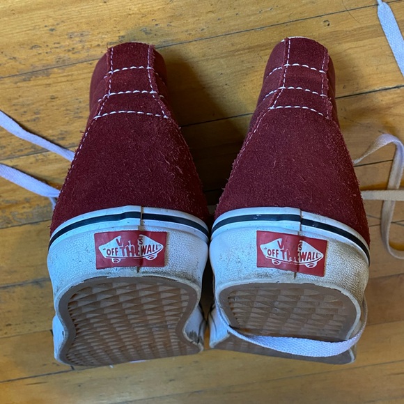 Van’s High Top Red sneaker—classic style - Picture 5 of 7
